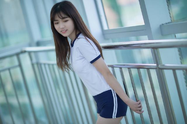 男同在线视频_: 复杂局势的深度解析，你对此有何看法？